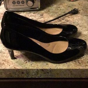 Ladies Dexflex Comfort Patent Leather pumps